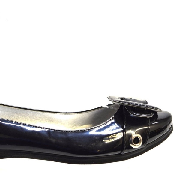 Bernardo Women's Black Patent Leather Flats US 6 Bernardo Women's Black Patent Leather Flats US 6